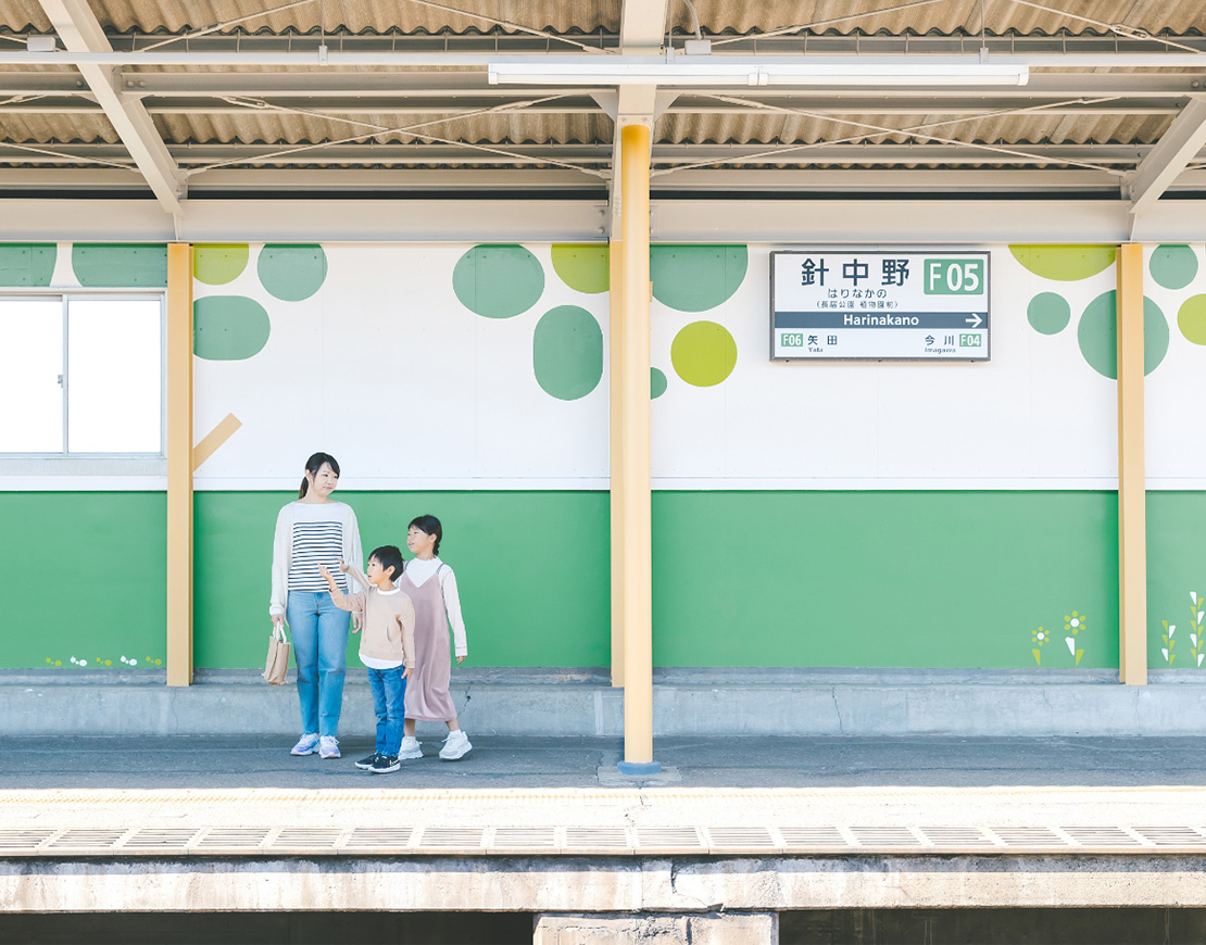 Harinakano Station platform